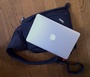 ThinkPad X100e Slingケースに11インチMacBook Airを入れてみた